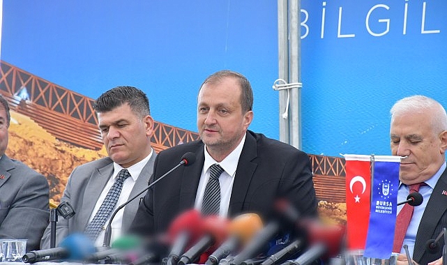 İznik’te gerçekleştirilen kazı çalışmalarının bilgilendirme toplantısı göl kenarında gerçekleşti