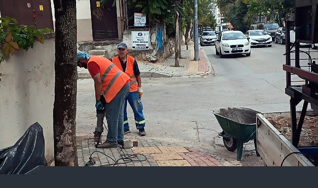 Osmangazi Belediyesi, Kükürtlü Caddesi’ndeki yıpranan trafik levhaları ve uyarı işaretlerini yeniledi.