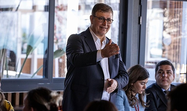 Başkan Tugay Çeşme’de gençlerle buluştu “Kestikleri 3 milyar lira 3 Karşıyaka Stadı demek”
