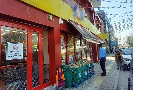 Zabıta ekipleri kaldırım işgaline müsaade etmiyor