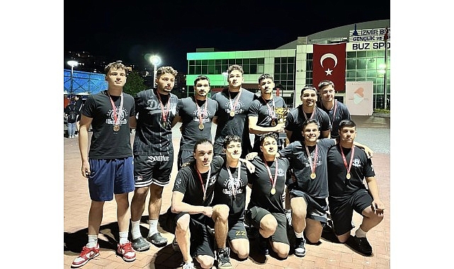 Ege Üniversitesi Sualtı Ragbisi takımlarından çifte şampiyonluk