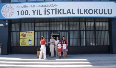 Başkan’dan Miniklere İlçeyi Tanıtan Karne Hediyesi