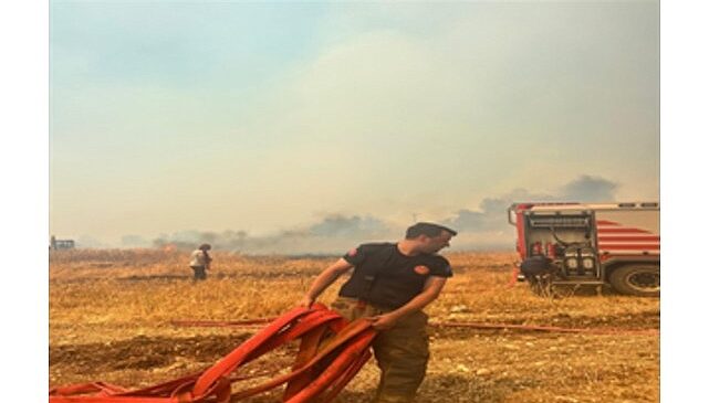 Foça-Aliağa arasında çıkan yangına müdahale sürüyor